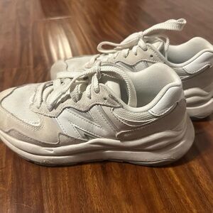 New Balance 5740 Off-White/Beige Retro Runner Sneakers